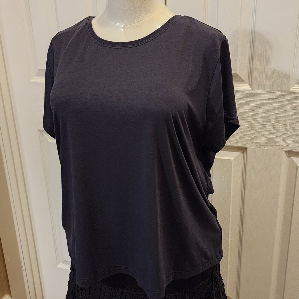 Athleta - Open with elastic split-back t-shirt - Black scoop-Neck
